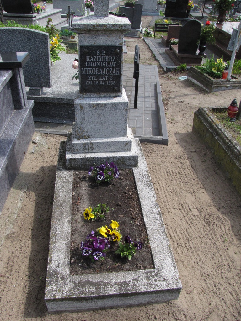 Grób Kazimierz Bronisław Mikołajczak