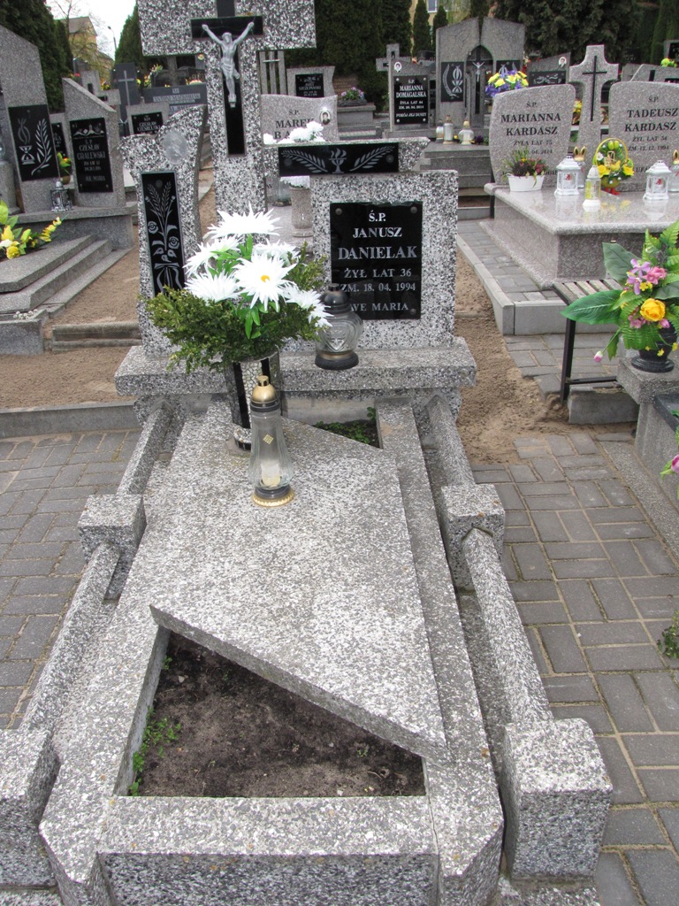 Grób Janusz Danielak
